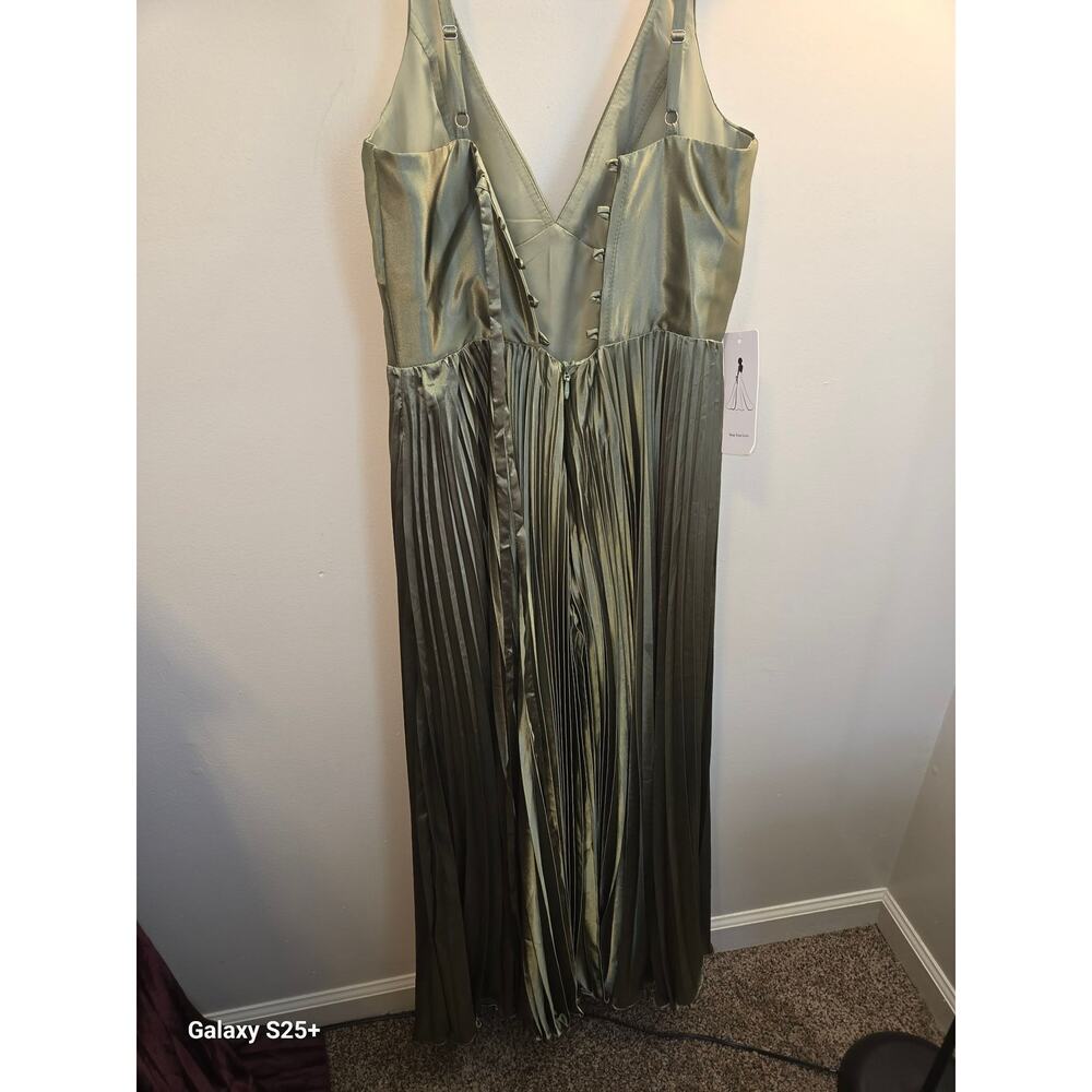Sage Green Prom Bridesmaid Dress - Size 8 NWT - Picture 2 of 4